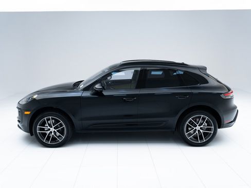 Certified 2026 Porsche Macan AWD/4WD image 2
