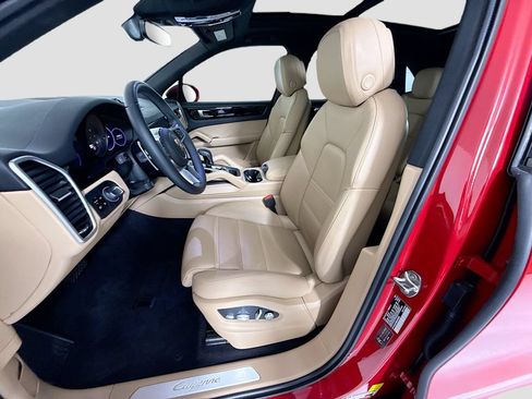 Used 2021 Porsche Cayenne AWD/4WD image 19