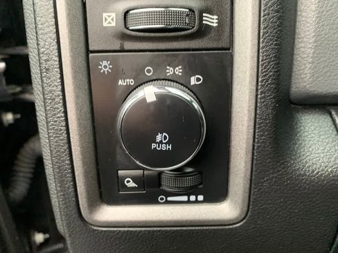Used 2018 RAM 1500 Express AWD/4WD image 27