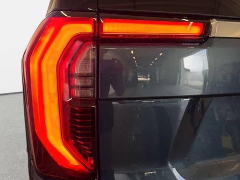 Used 2025 GMC Yukon Denali w/ Sun & Power Step Package AWD/4WD image 33