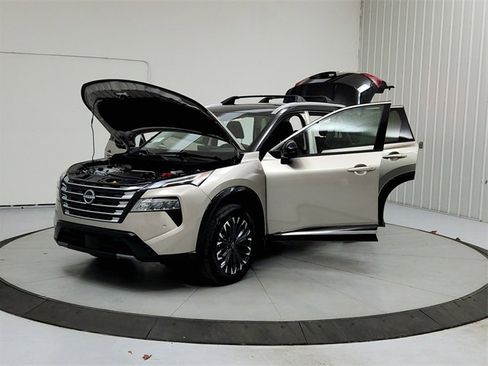 New 2026 Nissan Rogue Platinum image 11