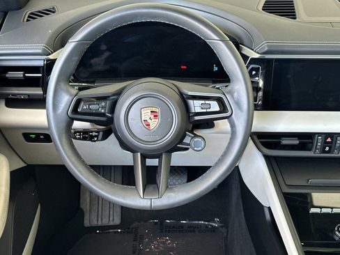 Used 2025 Porsche Macan Electric RWD image 14