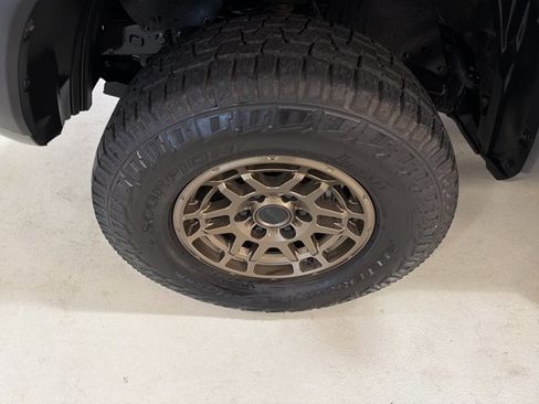Used 2022 Toyota Tacoma SR5 w/ Trail Edition image 11