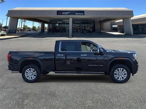 Used 2022 GMC Sierra 2500 Denali w/ Denali Black Diamond Edition image 7