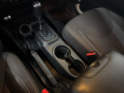 Used 2017 Jeep Wrangler Unlimited Sahara image 40