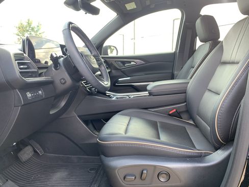 Used 2025 Chevrolet Traverse High Country AWD/4WD image 16