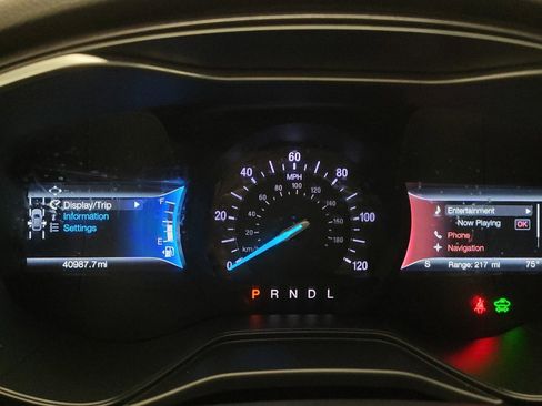 Used 2020 Ford Fusion Energi Titanium FWD image 23