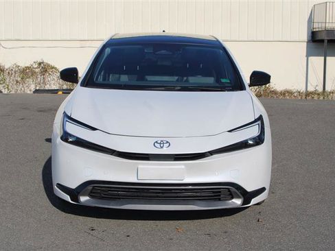 Used 2023 Toyota Prius XLE image 3