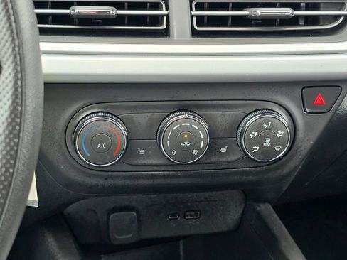 Used 2024 Chevrolet Trax LS w/ LS Convenience Package FWD image 22