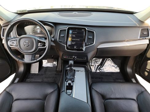 Used 2022 Volvo XC90 T5 Momentum image 9