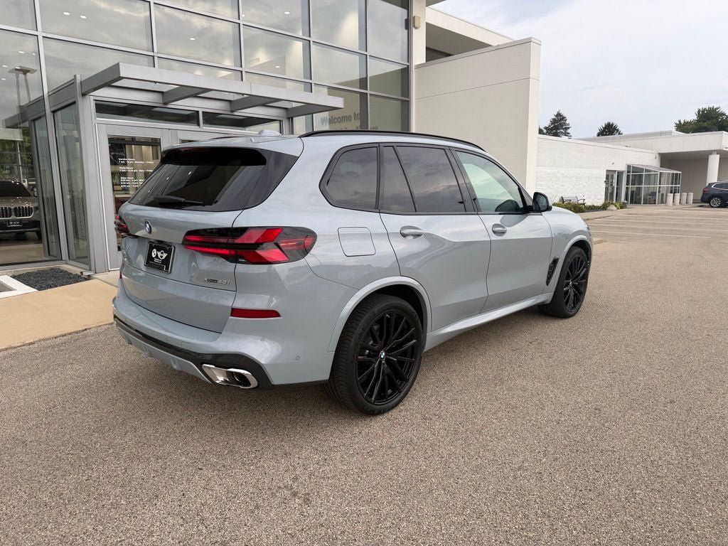 Used 2026 BMW X5 xDrive40i w/ M Sport Package AWD/4WD image 3