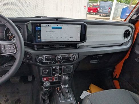 Used 2025 Jeep Wrangler Unlimited Sport AWD/4WD image 3