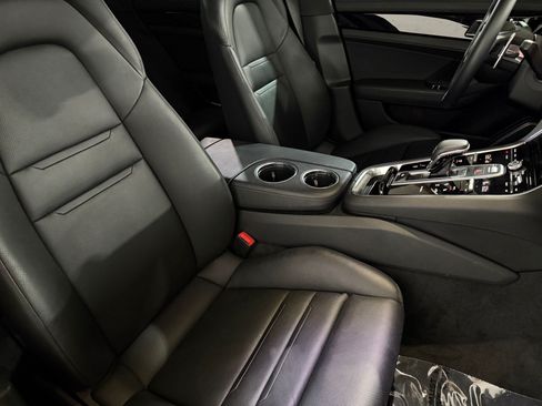 Used 2021 Porsche Panamera image 32