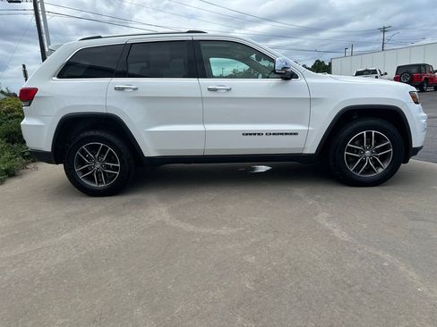 Used 2017 Jeep Grand Cherokee Limited w/ Luxury Group II AWD/4WD image 4