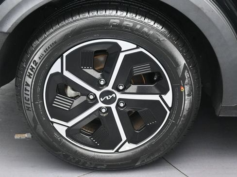 Used 2023 Kia Niro EX FWD image 35