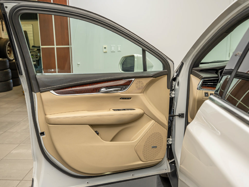 Used 2017 Cadillac XT5 Luxury w/ Driver Awareness Package FWD image 25