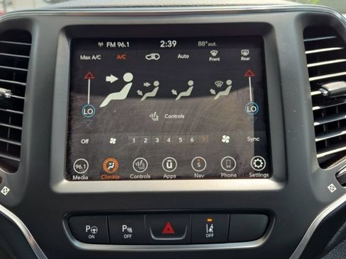 Used 2023 Jeep Cherokee Altitude Lux AWD/4WD image 35