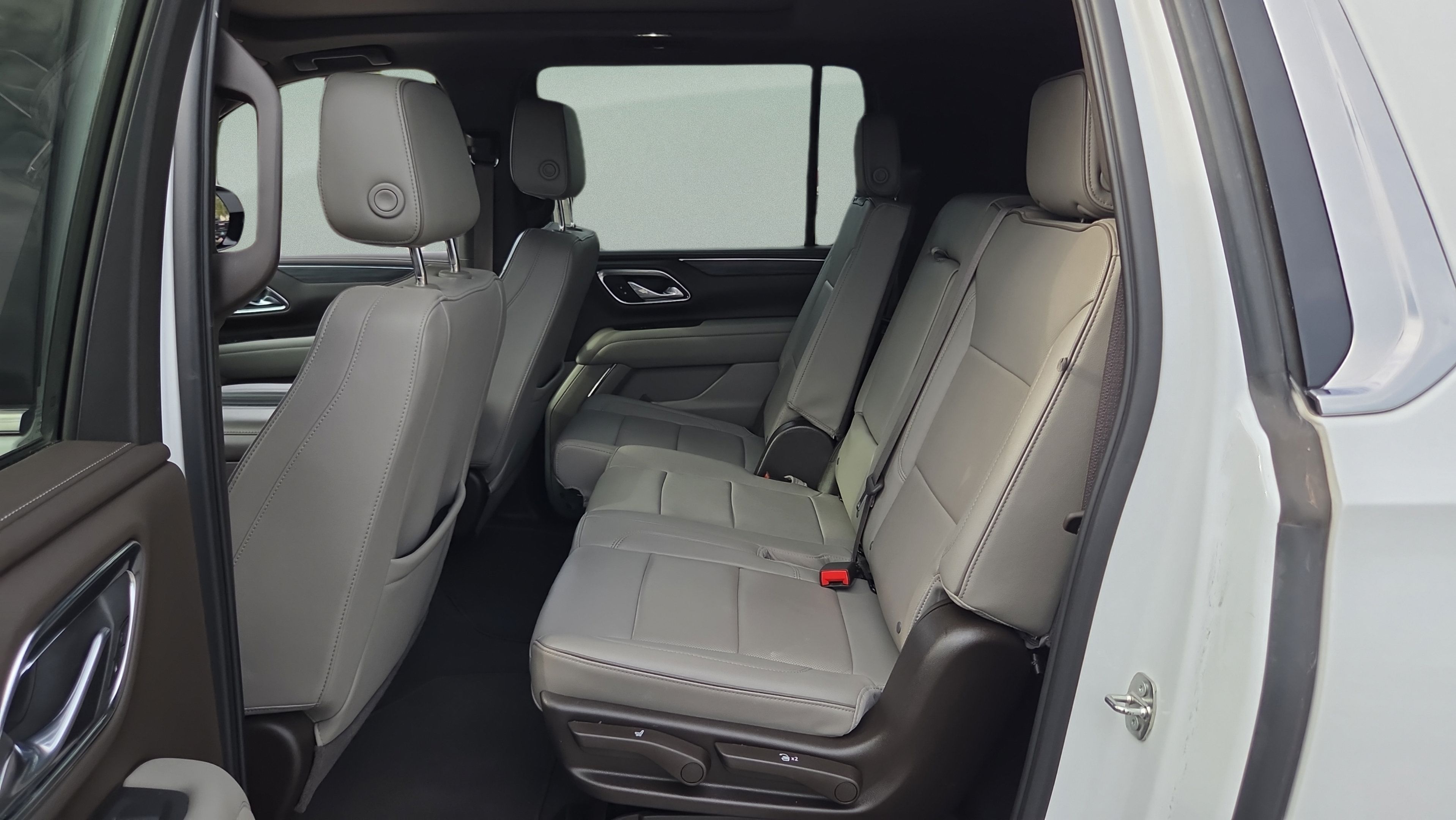 Used 2023 GMC Yukon XL SLT w/ SLT Premium Package RWD image 11