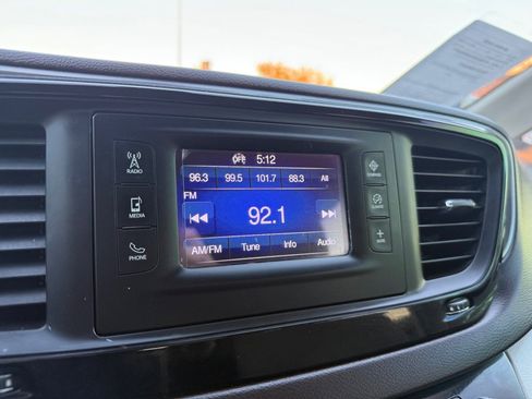 Used 2017 Chrysler Pacifica LX image 32