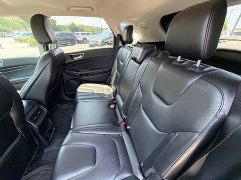 Used 2021 Ford Edge Titanium FWD image 10