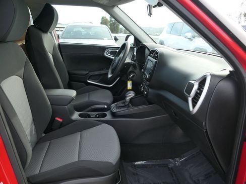 Used 2021 Kia Soul LX image 28
