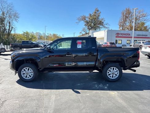 Used 2025 Toyota Tacoma SR5 w/ SR5 Upgrade Package image 25