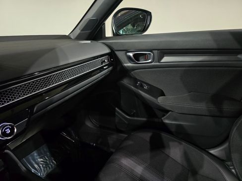 Used 2025 Honda Civic Sport image 27
