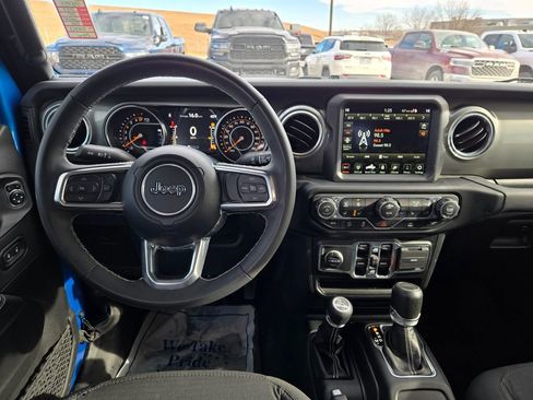 Used 2023 Jeep Gladiator Overland w/ Cold Weather Group image 18