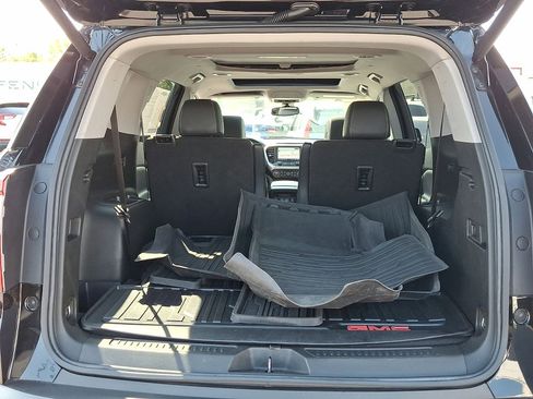 Certified 2023 GMC Acadia SLT w/ Technology Package image 27