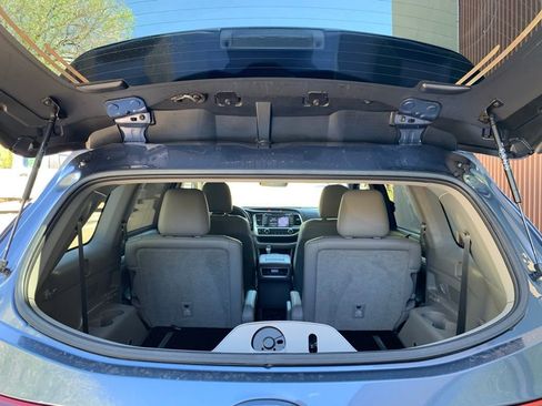 Used 2018 Toyota Highlander XLE FWD image 14