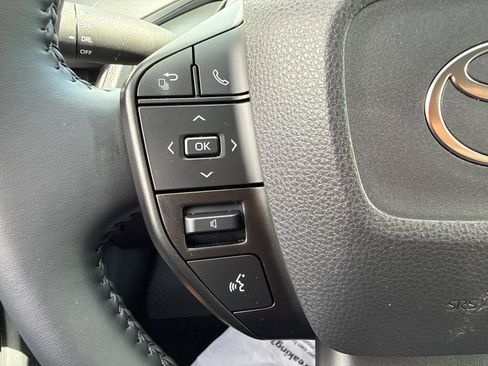 Used 2026 Toyota Prius LE AWD/4WD image 15
