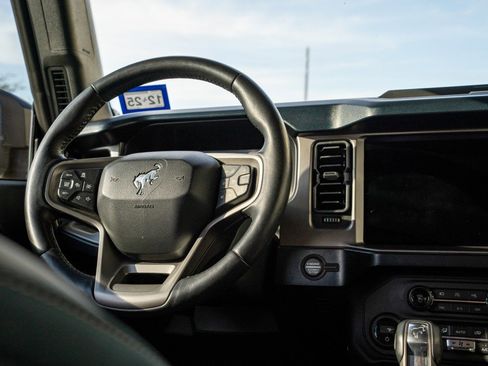 Used 2021 Ford Bronco Outer Banks image 12