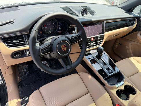 Used 2026 Porsche Macan AWD/4WD image 4