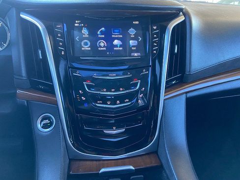 Used 2020 Cadillac Escalade Luxury w/ Escalade Sport Edition AWD/4WD image 21