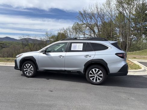 Certified 2025 Subaru Outback Premium AWD/4WD image 5