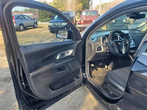 Used 2017 Chevrolet Equinox LT w/ Convenience Package image 9