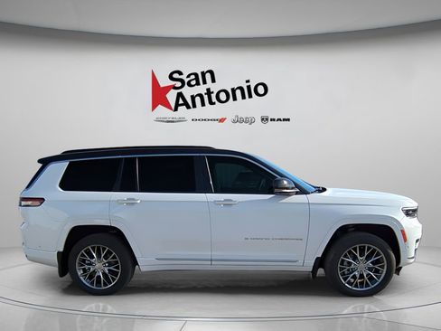New 2025 Jeep Grand Cherokee L Summit w/ MOPAR Finishing Package AWD/4WD image 9