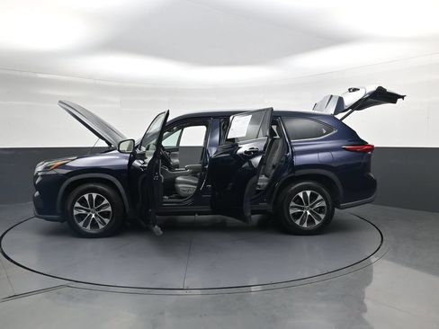 Used 2021 Toyota Highlander XLE FWD image 51