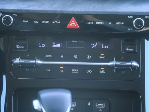 Certified 2024 Kia Carnival EX image 13