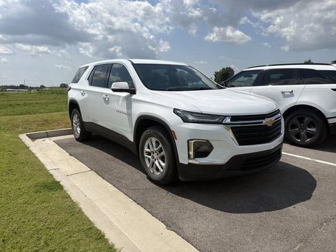 Used 2023 Chevrolet Traverse LS w/ Safety Package FWD image 5