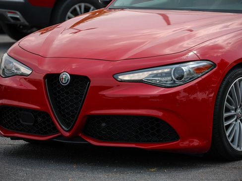 Used 2020 Alfa Romeo Giulia w/ Quick Order Package 22K Sport RWD image 10