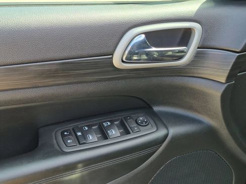 Used 2021 Jeep Grand Cherokee Laredo X AWD/4WD image 12