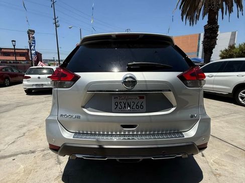Used 2019 Nissan Rogue SV w/ Premium Package image 6