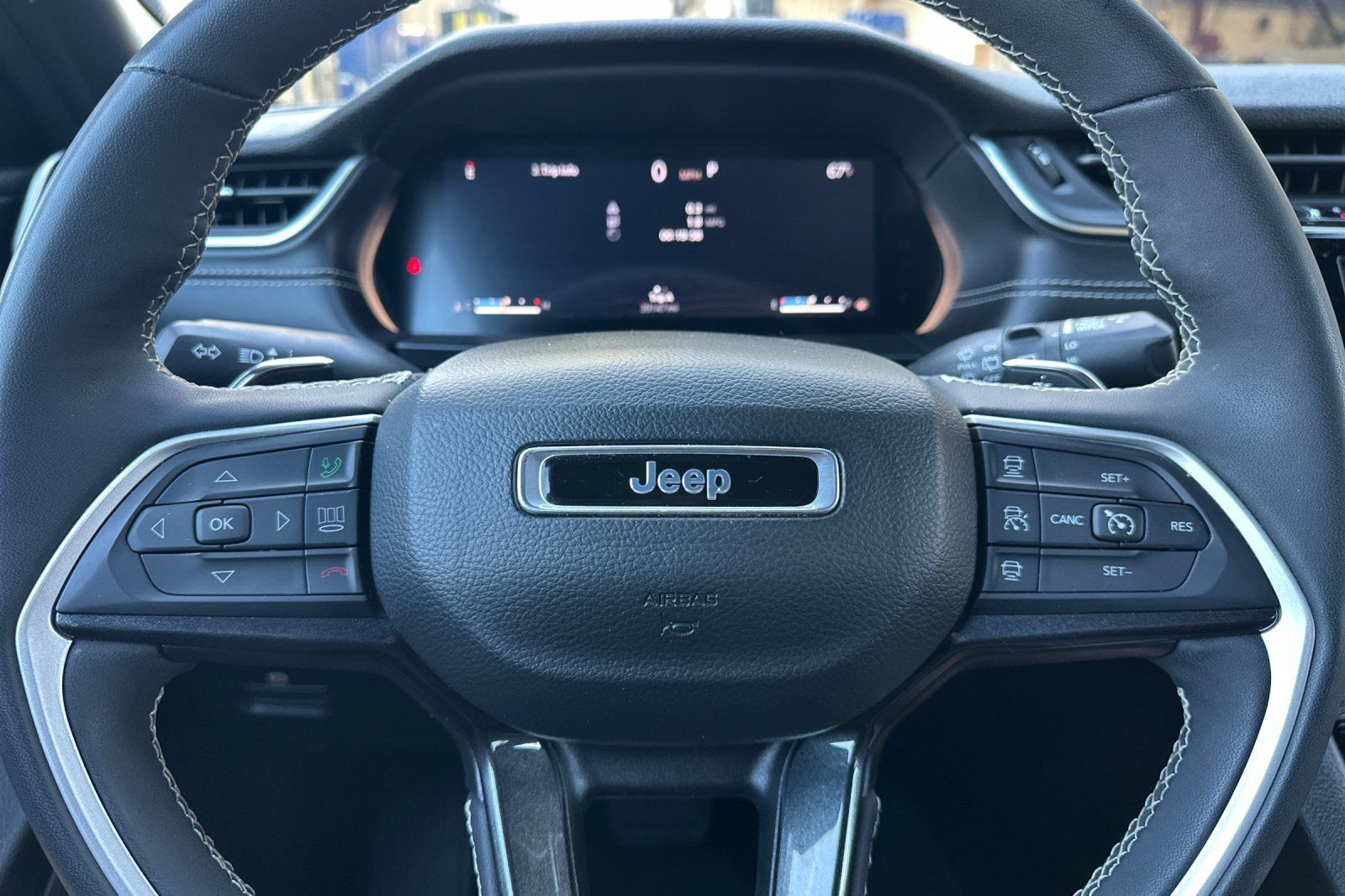 Used 2023 Jeep Grand Cherokee L Laredo AWD/4WD image 23