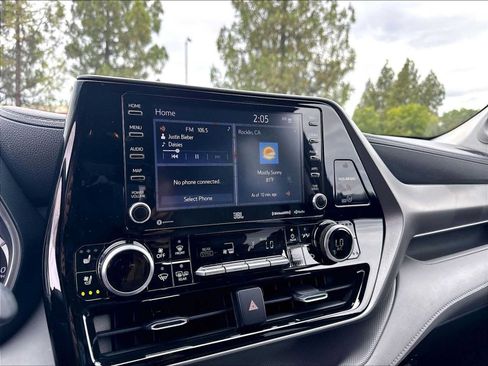 Used 2021 Toyota Highlander Limited AWD/4WD image 23