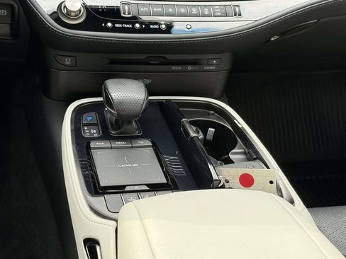 Used 2022 Lexus LS 500 F Sport w/ Accessory Package (Z2) AWD/4WD image 19