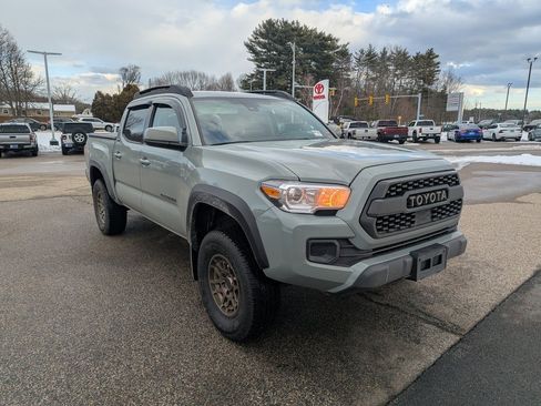 Used 2022 Toyota Tacoma SR5 image 8