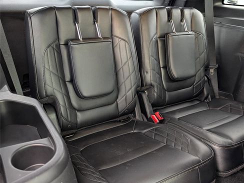 Used 2017 Ford Explorer Platinum image 13