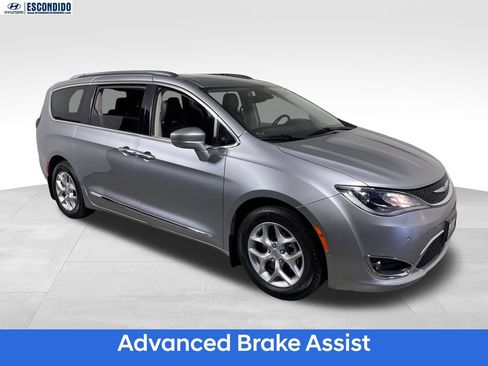Used 2019 Chrysler Pacifica Touring-L Plus w/ Advanced Safetytec Group FWD image 8