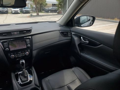 Used 2019 Nissan Rogue SL w/ Premium Package FWD image 24